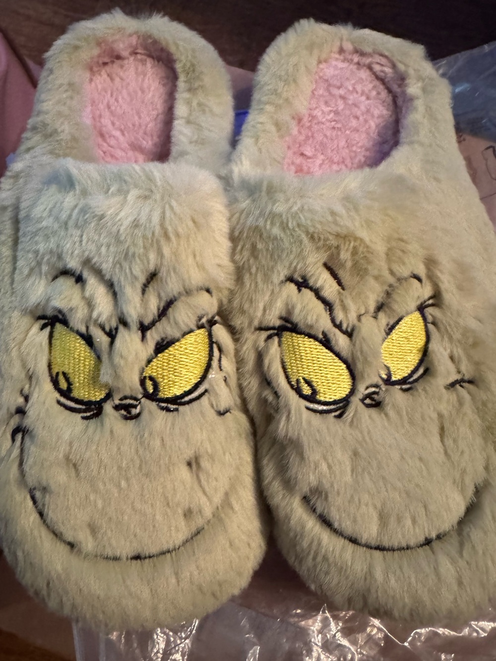 The Grinch Fuzzy Slippers 10-12 women’s NEW clogs 9-10 men’s